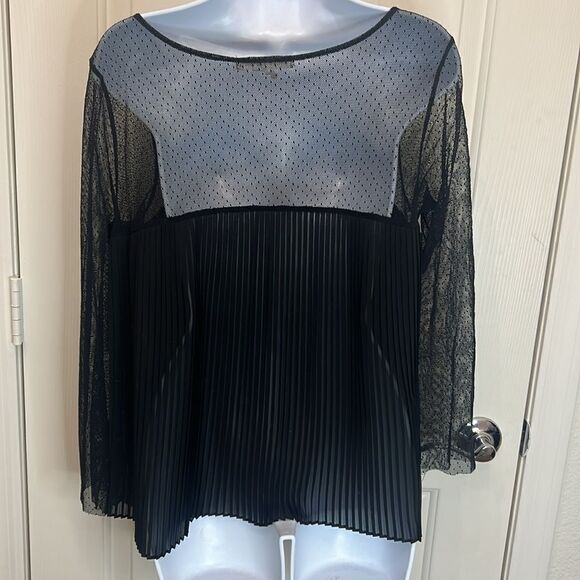 BCBG Generation Top Medium Black Scoop Neck Sheer Pleated Raw Hem Long Sleeve - Picture 6 of 11
